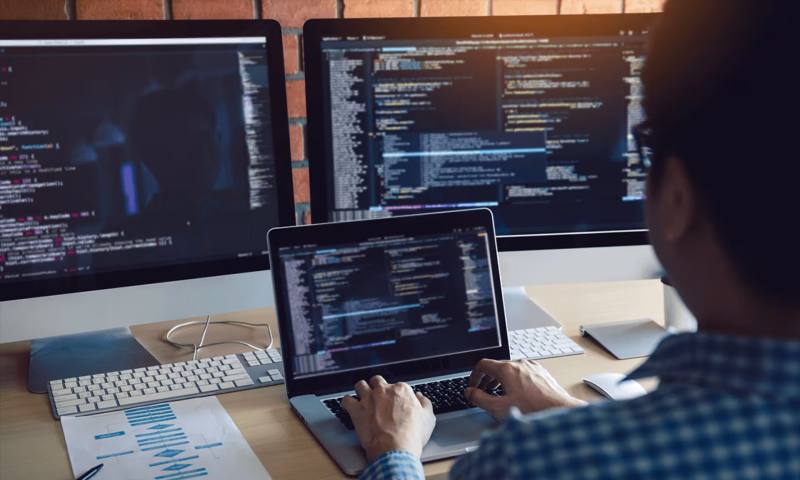 数据科学选型:R与Python如何赋能芗城区网站建设?